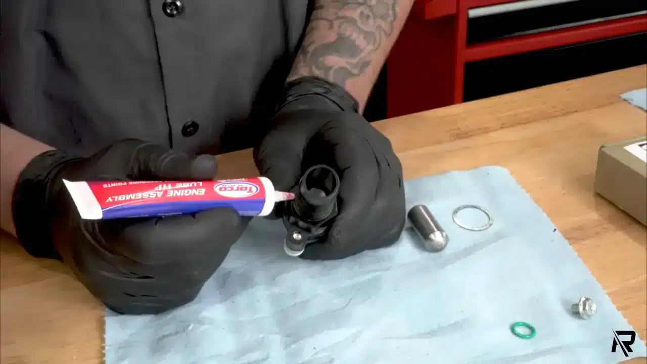Rev6 Cam Chain Tensioner using engine assembly lube